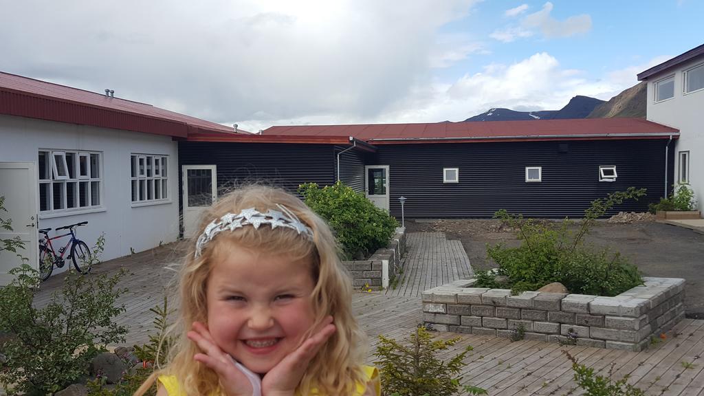 Hotel Sveinbjarnargerdi Svalbarthseyri Esterno foto