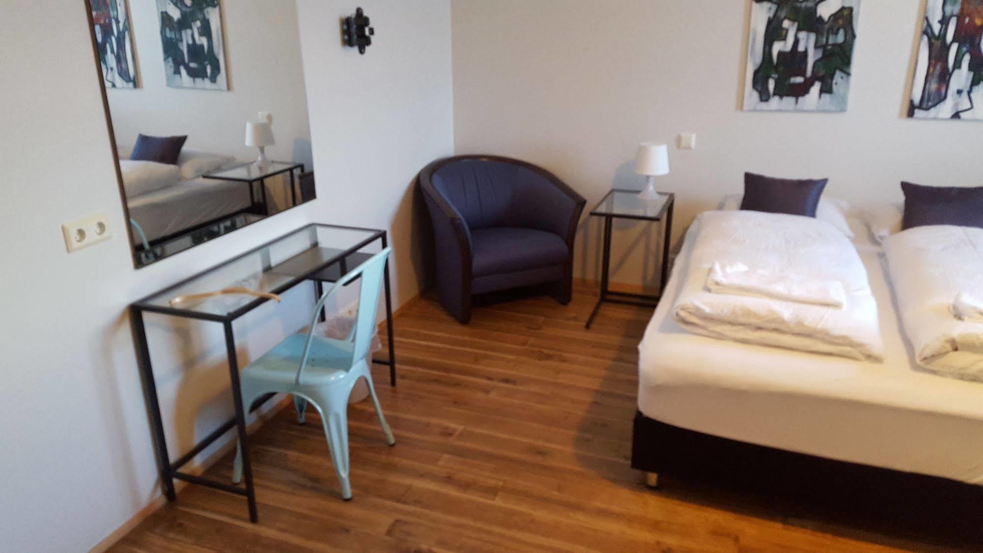 Hotel Sveinbjarnargerdi Svalbarthseyri Esterno foto